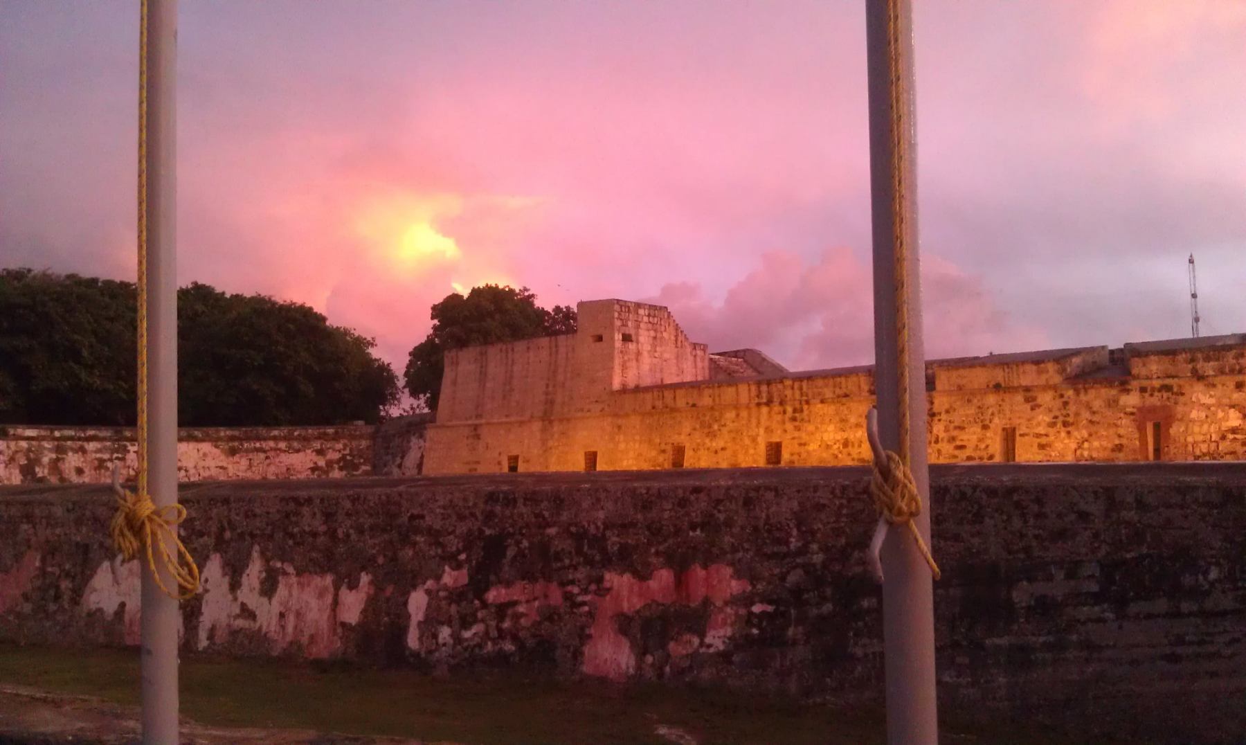Simunye travelers gathered together during the 2013 Cuba cultural exchange trip.